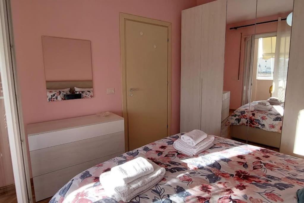 Cozy Sunlit Apartment With Scenic Balcony View Tirana Bagian luar foto