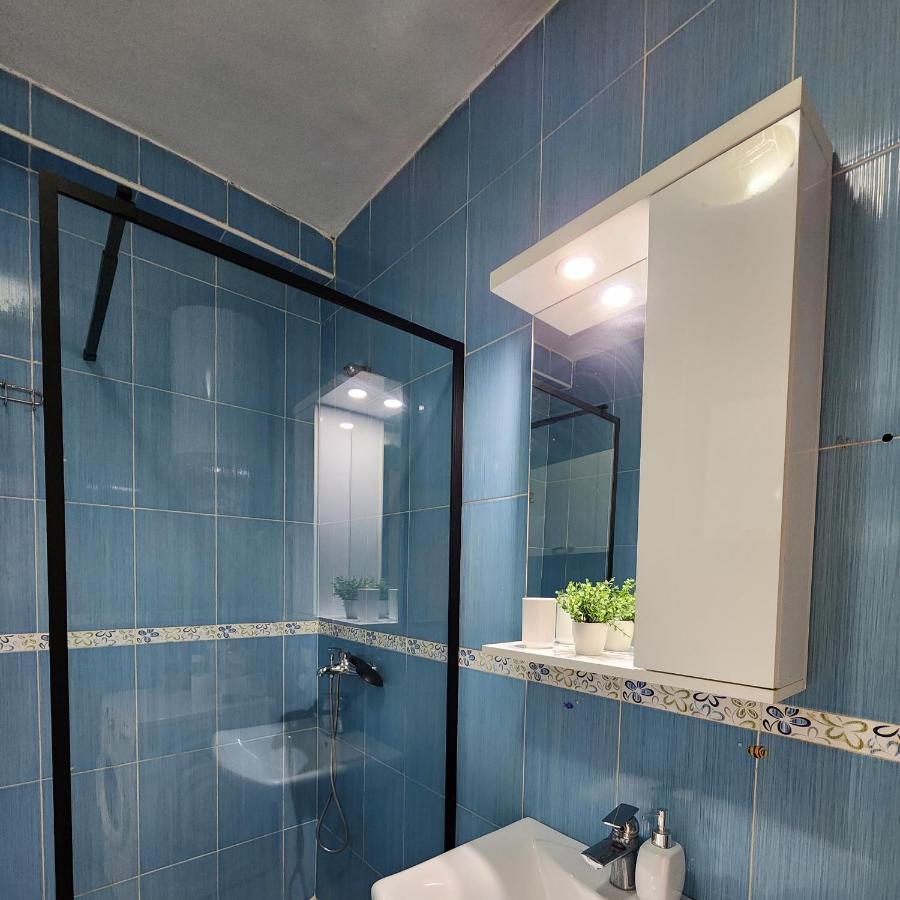 Cozy Sunlit Apartment With Scenic Balcony View Tirana Bagian luar foto
